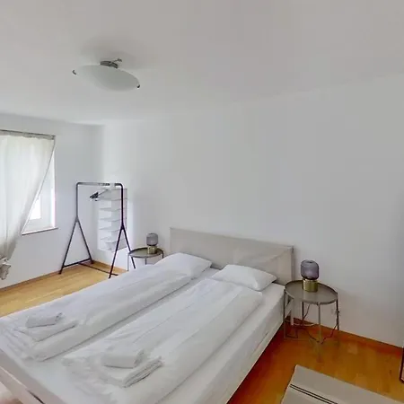 Apartamento Duebendorfstrasse 171 *